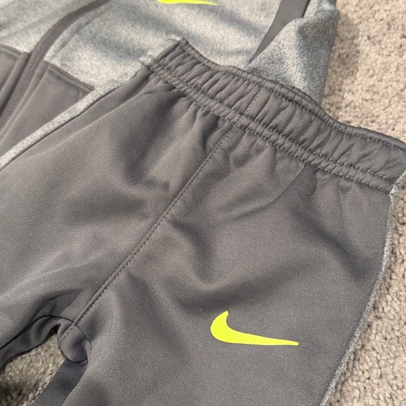 Nike Track Set - Picture 3 of 5